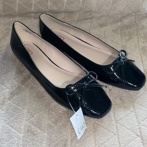 New Womens Black Shiny Faux Leather Flats size 11m